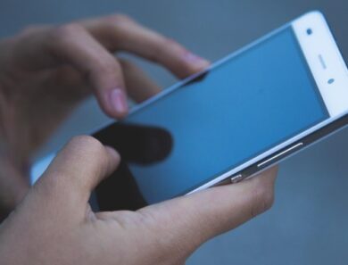 Como permanecer conectado durante uma viagem ao Brasil?