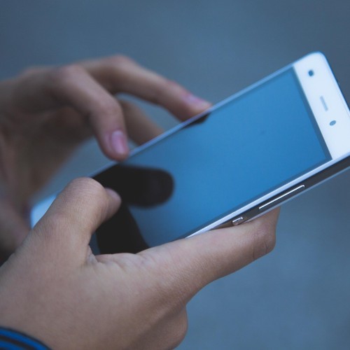 Como permanecer conectado durante uma viagem ao Brasil