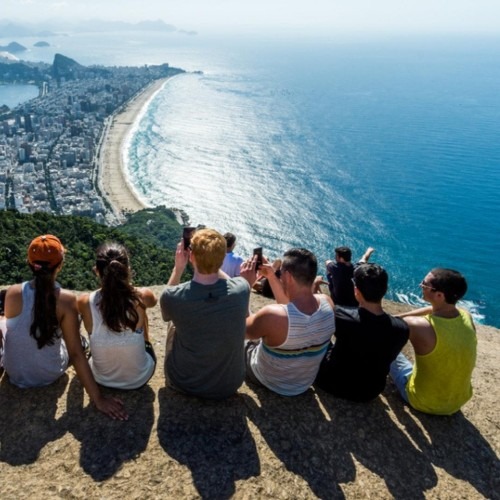 Turismo brasileiro caminha para recorde histórico no verão de 2026_DeBoa Brasil
